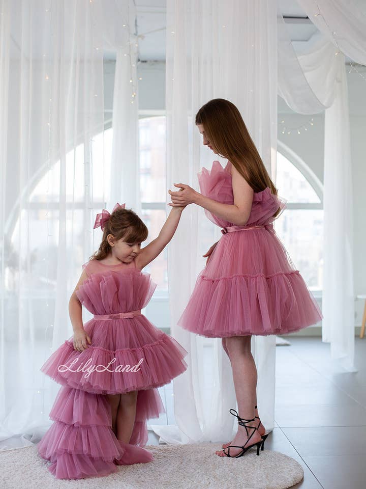 Robes en tulle Barbie pour maman et fille avec train pour la vente par Lilyland