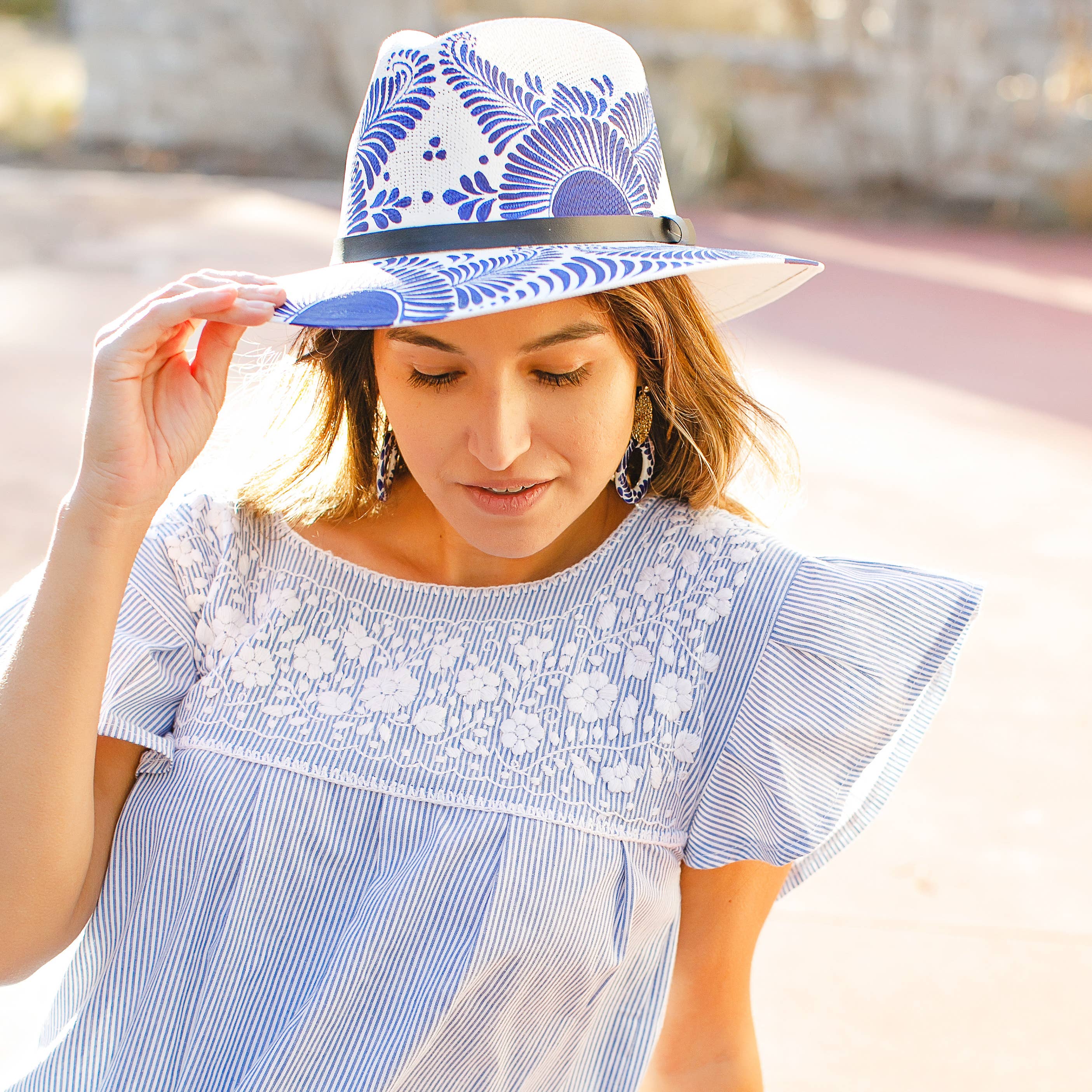 Origin Mexico – Engroshandel Stråhat – til kvinder – Resort Fedora-hat håndmalet - blå og hvid2