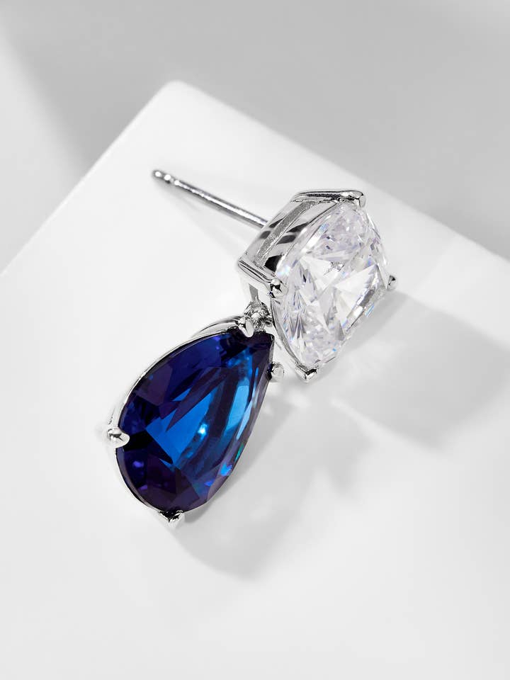 ROCKSTARS TROPFENOHRRINGE MIT BLAUEN BIRNEN für den Großhandel von NADRI