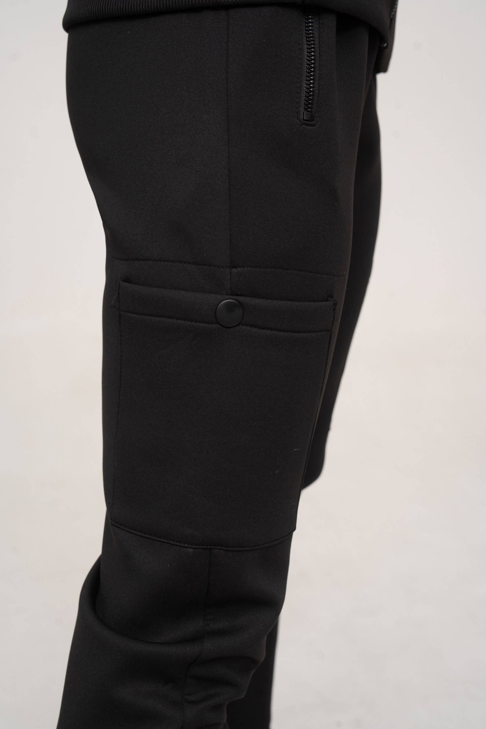 Zayne Paris - Wholesale Activewear Set - Women's - Women's jogging set with zip F011-11