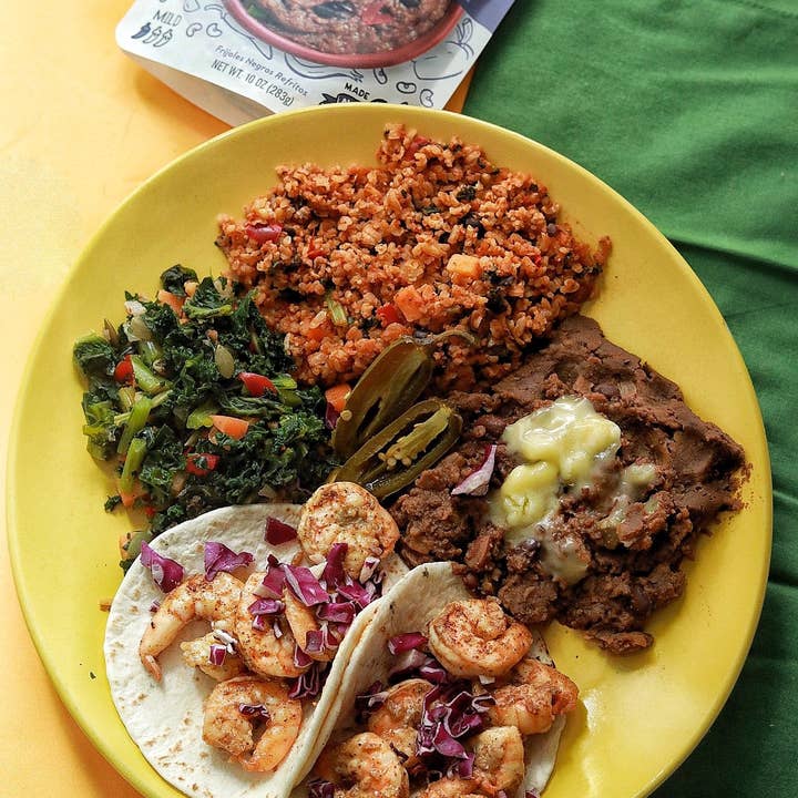 A Dozen Cousins - Wholesale Beans - 10 oz Refried Black Beans2