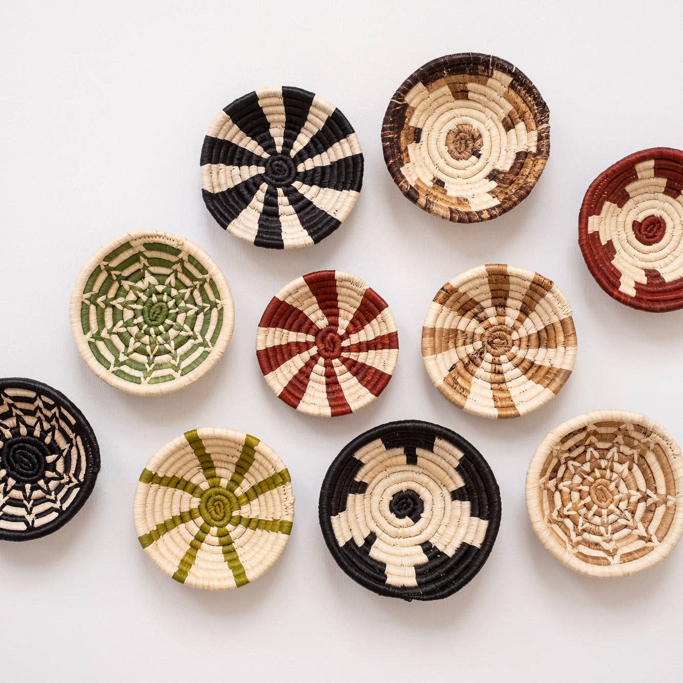 MAADILI COLLECTIVE - Wholesale Ornament - Mini Basket Ornament ~ Banana Fiber Starburst2