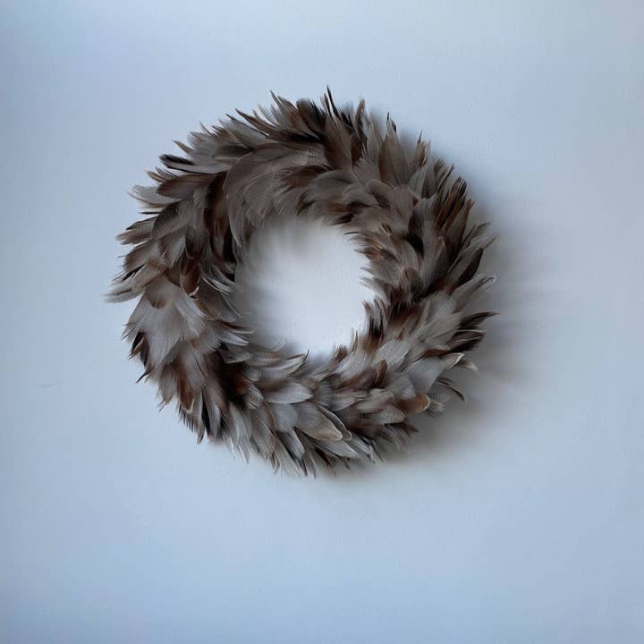 Wildash London – wholesale Wreath – Natural Feather Wreath1