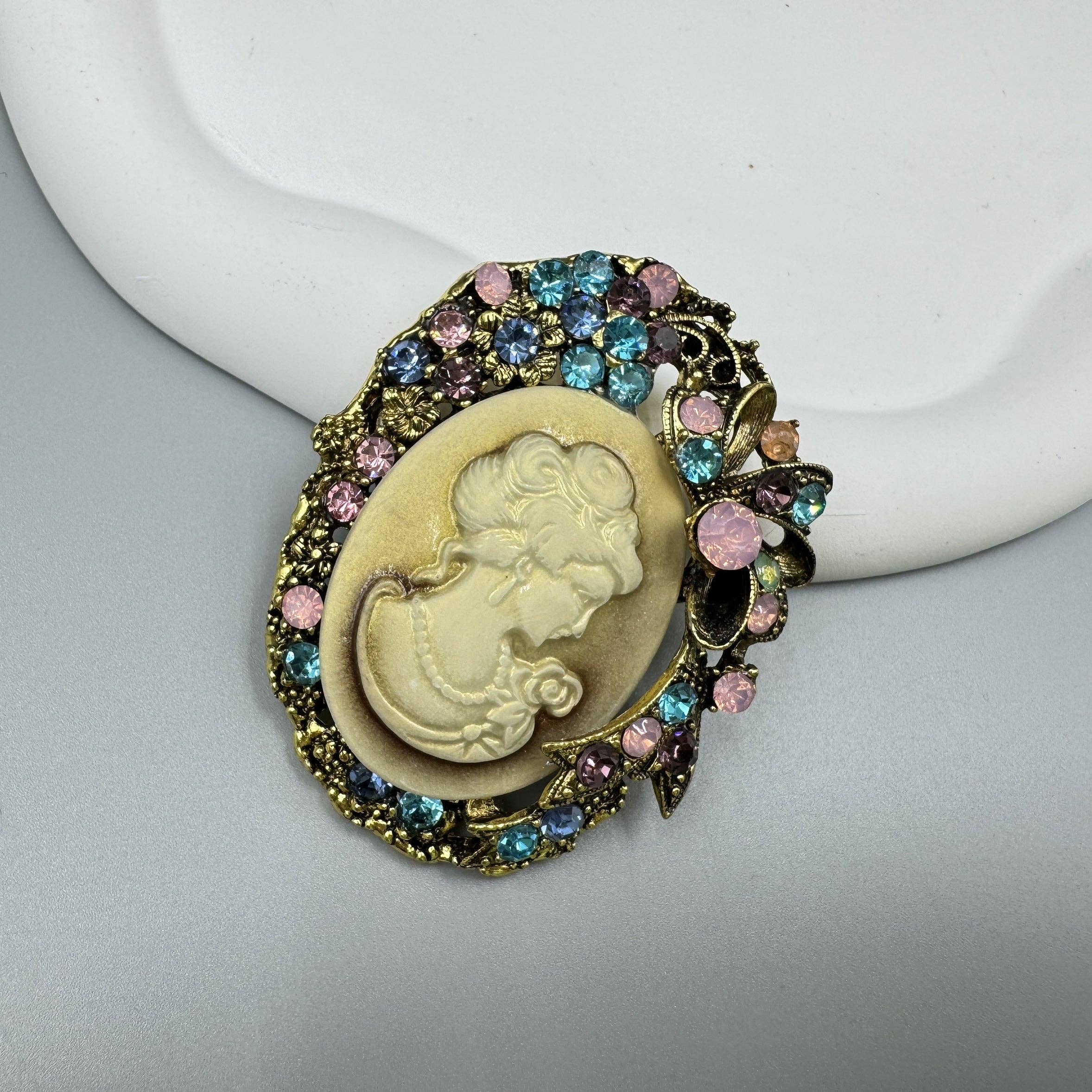 Multi Barock Kamé Strassbrosch PA5171 för wholesale på Faire2