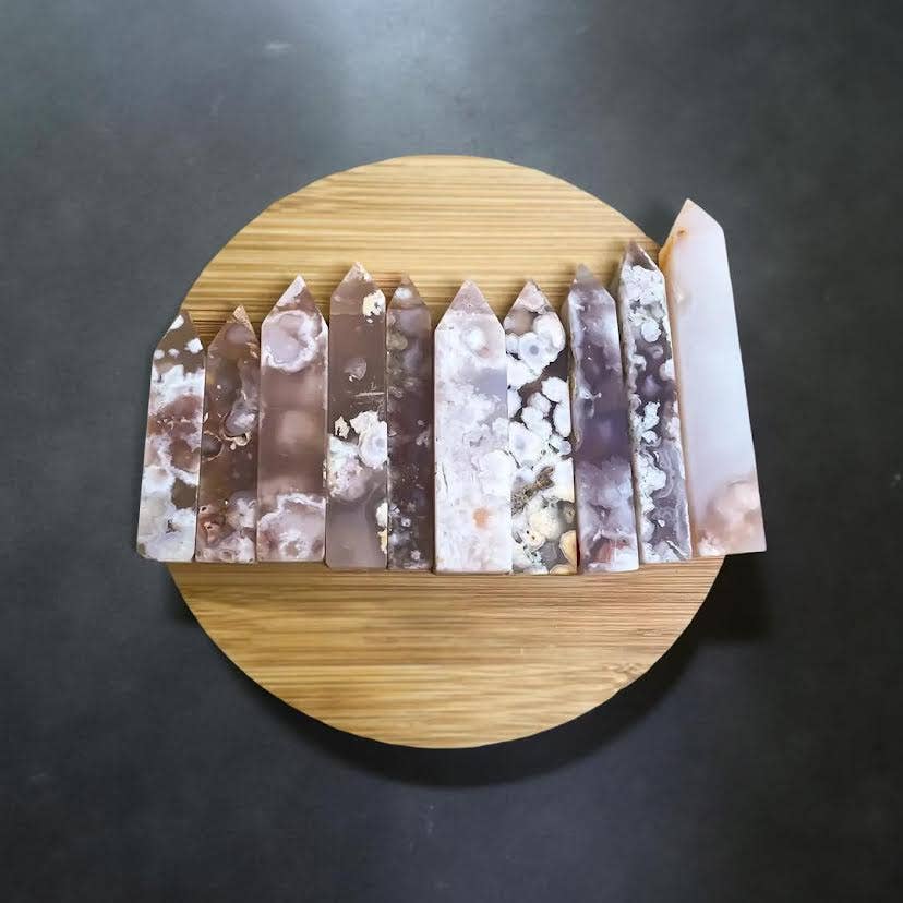 Crystal Deal· Wholesale – Großhandel Spiritueller Stein/Kristall – Blumenachat 4-seitiger Punkt, 3 bis 4 Zoll - 4 pro Los1