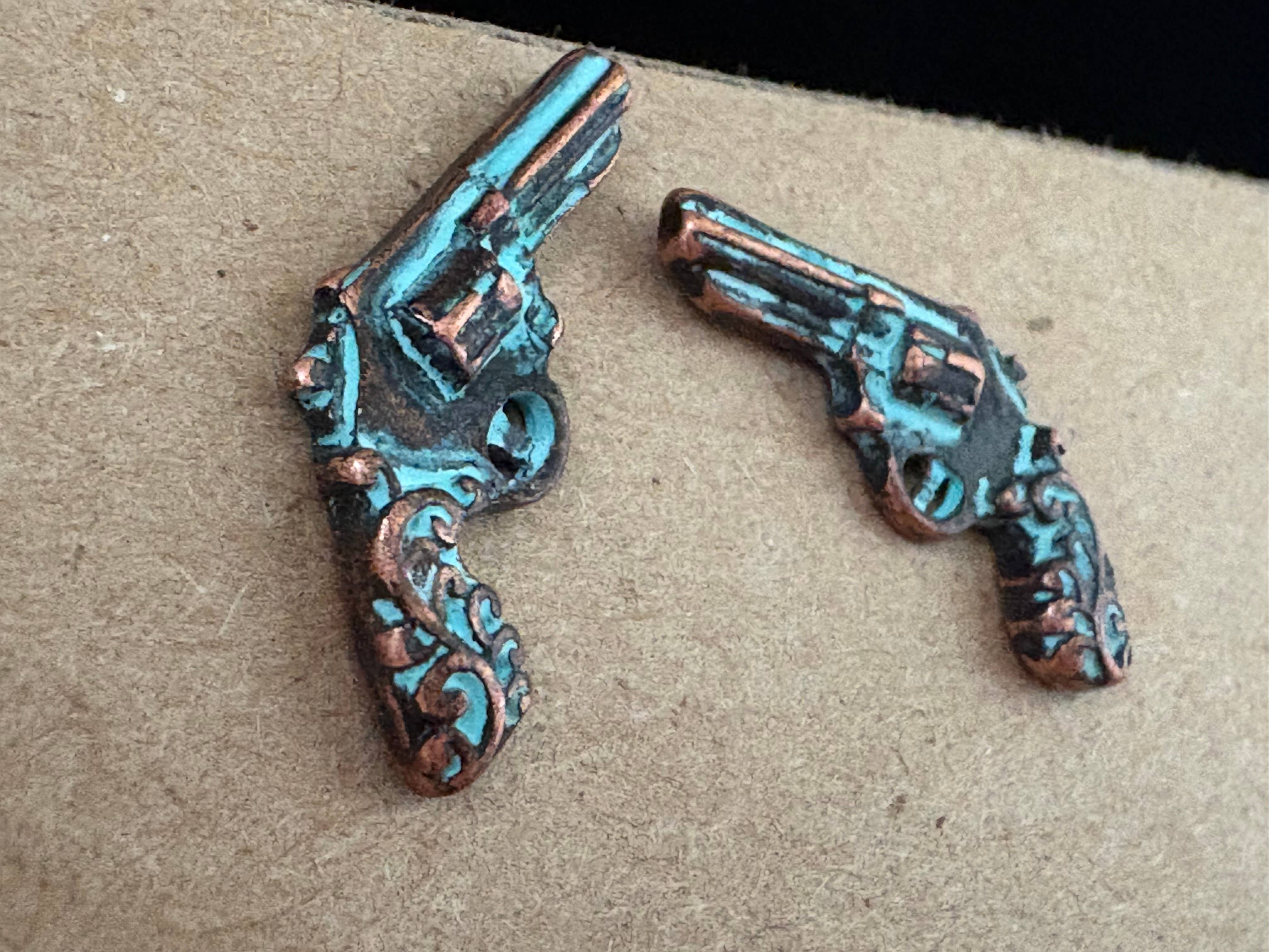 0011 PREMIERE – wholesale Solitärörhängen – FR3015 Patina Filigran Västerländsk Pistol, Pistolsörhängen5