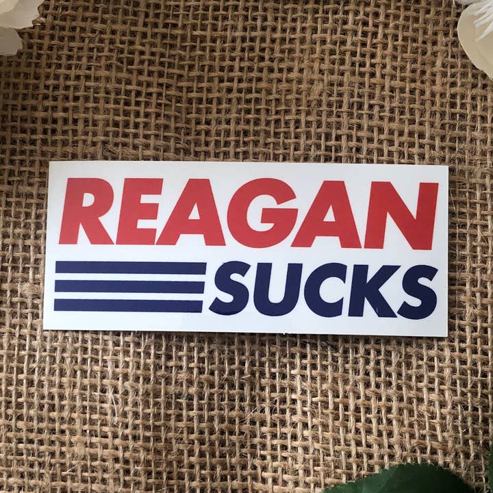 Pegatina de Ronald Reagan Apesta Rojo, Blanco y Azul para venta al por mayor de Two Cats Creatives