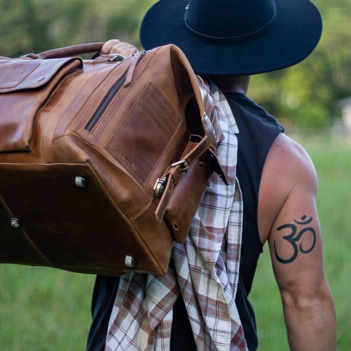 Cali Leather Weekend Bag and other Purchase Wholesale calie. Free Returns & Net 60 Terms on Faire trending on Faire.