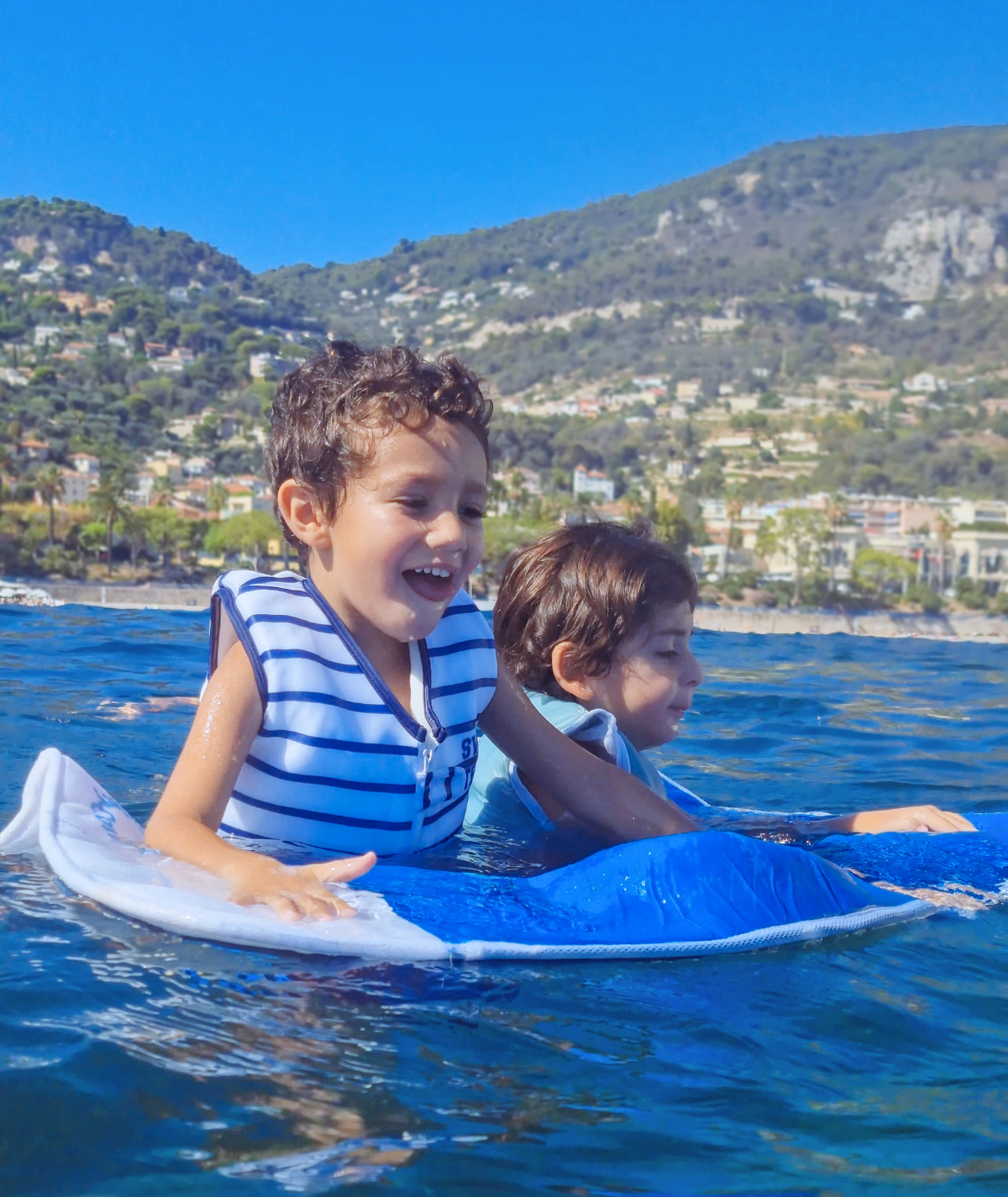 Plouf Safety Concept - Wholesale Inflatables - 2-in-1 Floating Mattress: Relaxation & Idleness10