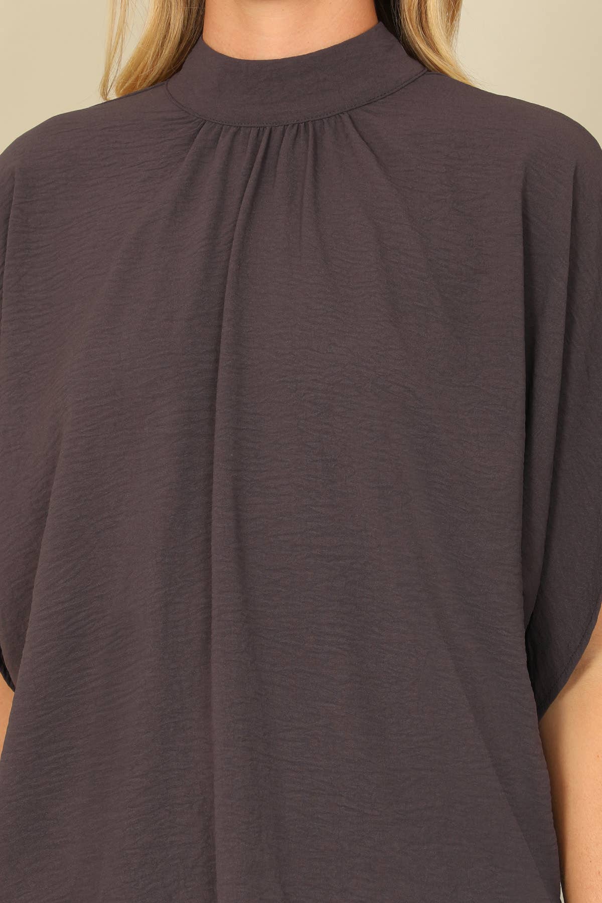 You & Me – Großhandel Bluse – Damen – YMT20083V-SOLID RÜCKENBAND DOLMAN-ÄRMEL HOCHHALS-TOP9