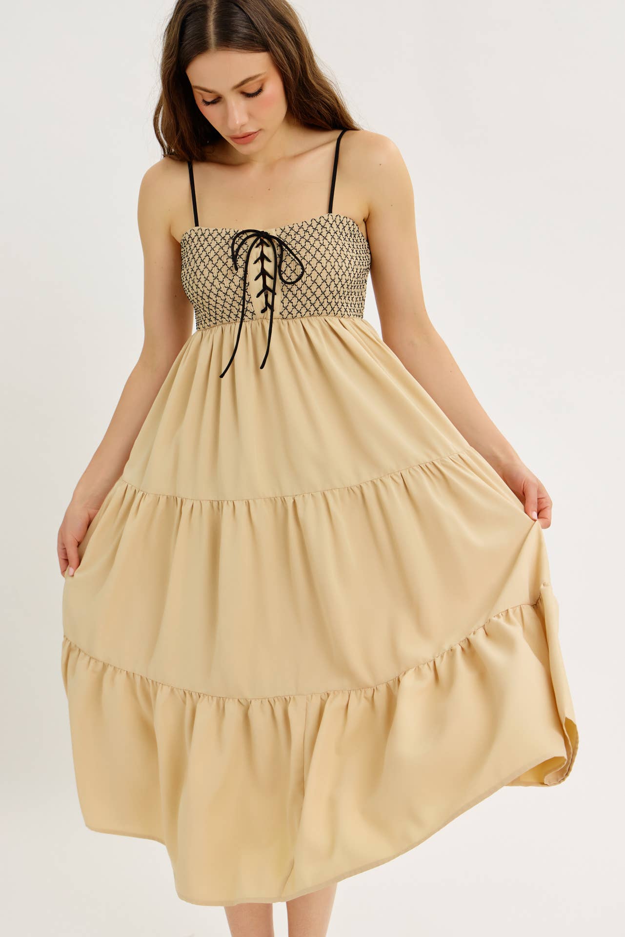 idem ditto - Wholesale Jurk - Dames - OPVALLENDE MIDI JURK MET GESMOKTE CONTRAST EN VLOTTE TOUCH21