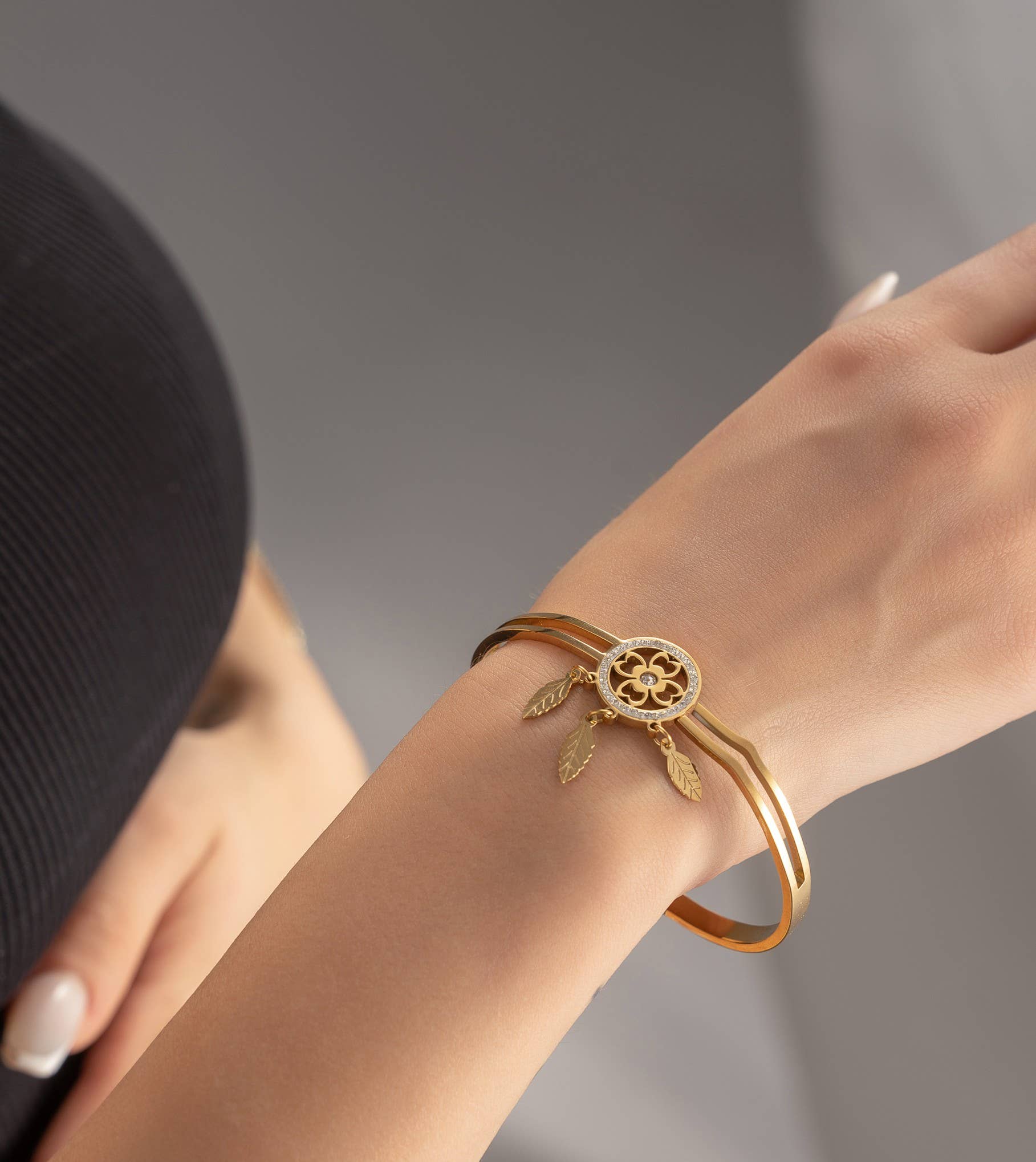 COSMOS - Wholesale Bangle Bracelet - Golden Bracelet with Dreamcatcher Medallion and Bohemian Leaves