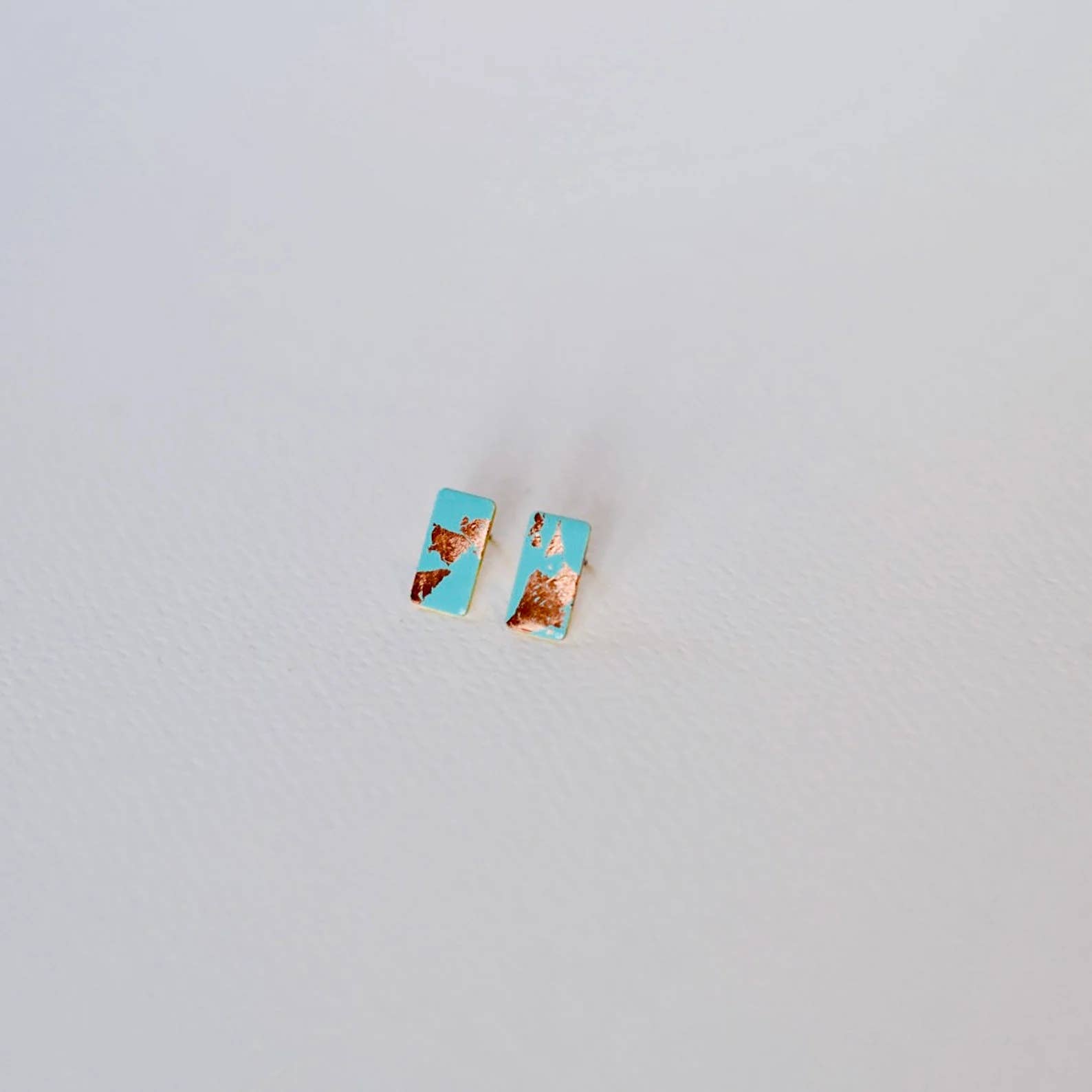 Copper Bee - Vendita all'ingrosso Orecchini a bottone - Borchie in foglia rame e smalto - Collezione Copper Glow