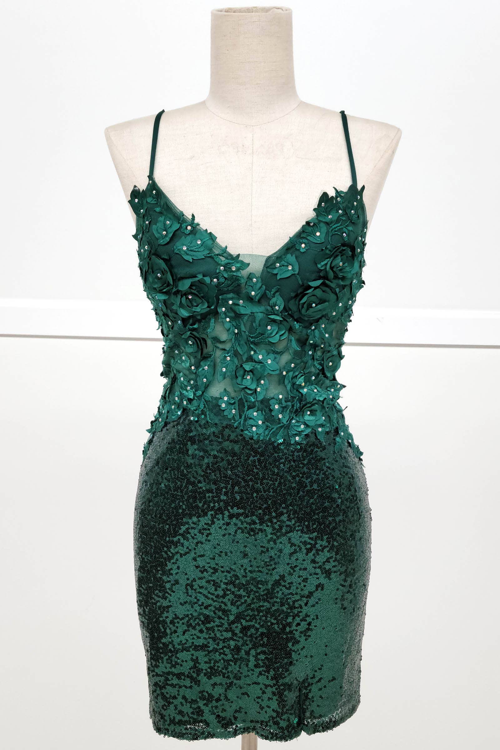 Chicas - Vente Robe – femme - Robe courte à paillettes et broderies florales C80828