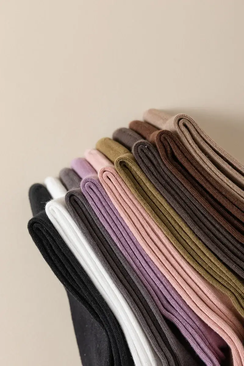 Mescola 9 colori Calze antiscivolo per yoga e pilates in vendita all'ingrosso su Faire2