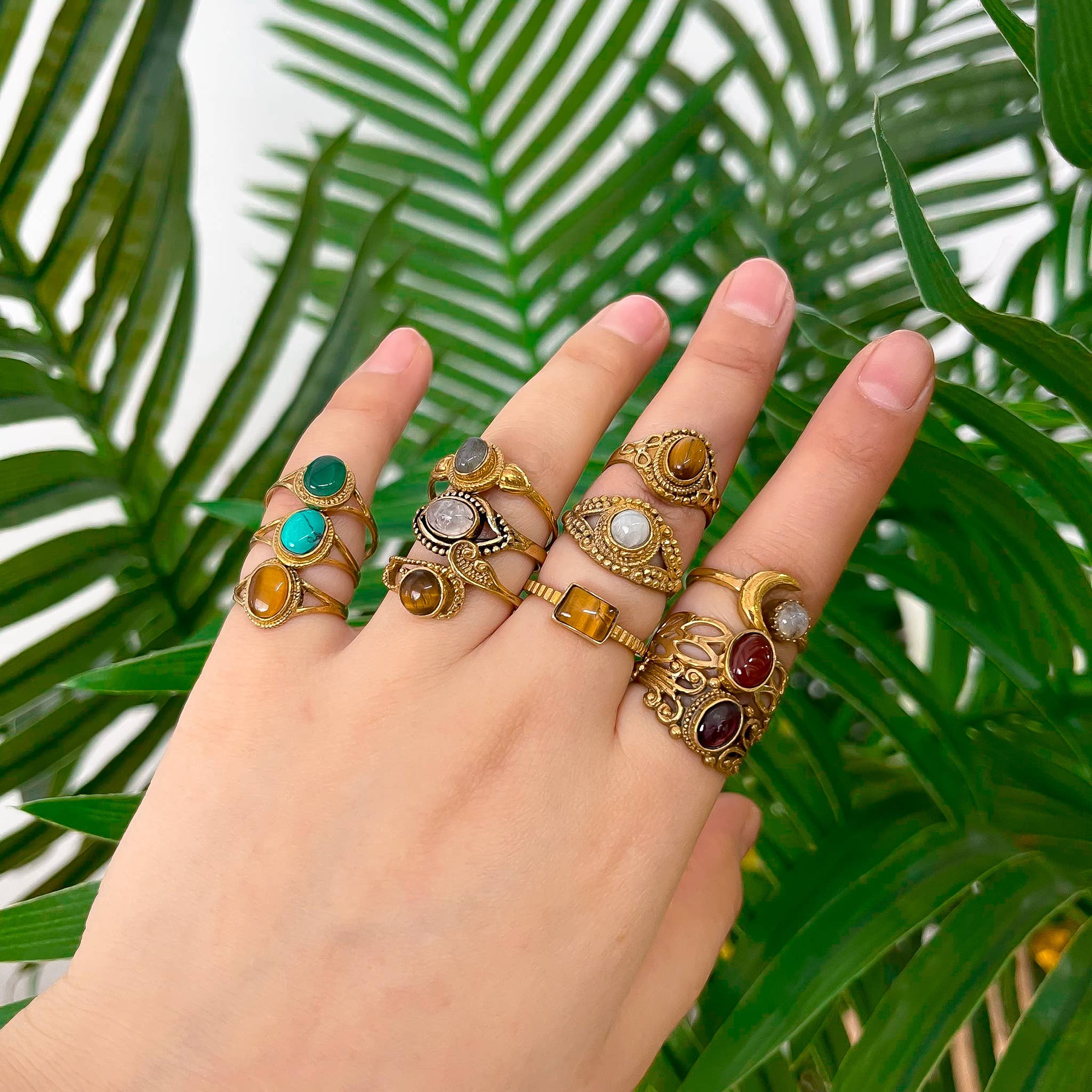 Karma Nepal Crafts - Venta al por mayor Anillos grandes/de cóctel - Anillos apilables estilo boho bañados en oro, juego de 100 piezas ($2,25 cada uno)16