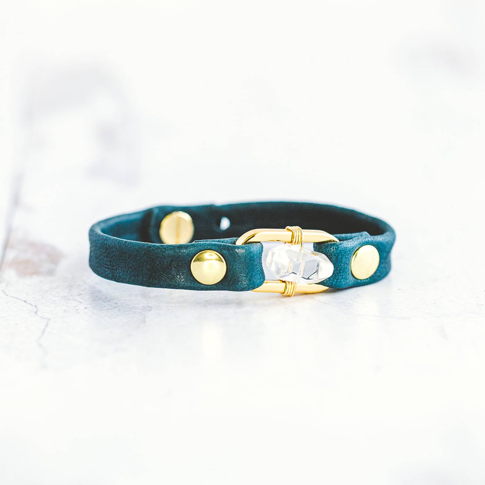 Giving Bracelets - Vente Bracelet jonc - Bracelet en cuir Desert Rose - Doré - Quartz transparent5