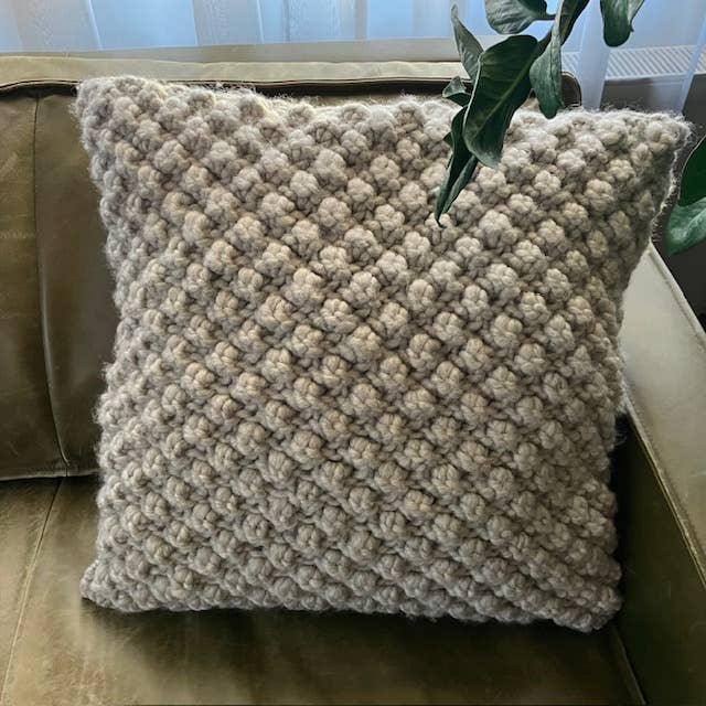 cushion wool + inside pillow (set) - L grey 50x50cm voor wholesale door Luna-Leena - handmade in Nepal