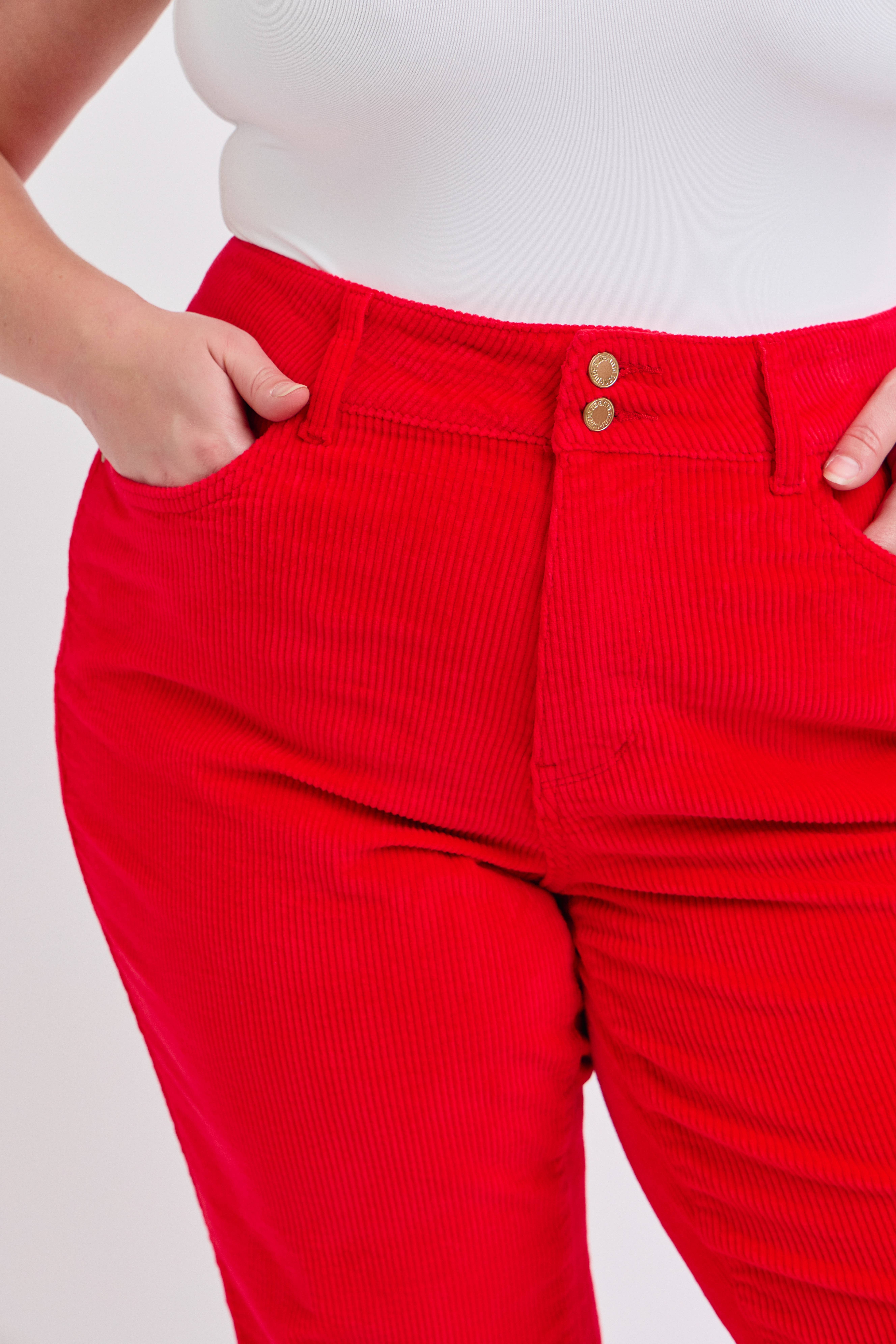 Rubis Pantalon en velours côtelé taille haute large - PLUS en vente sur Faire