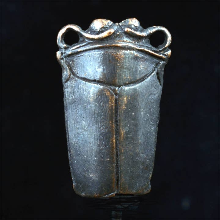 Stor Cicada med Looped Antenner av Bob Burkett i brons för wholesale av Tiger Tiger Beads LLC