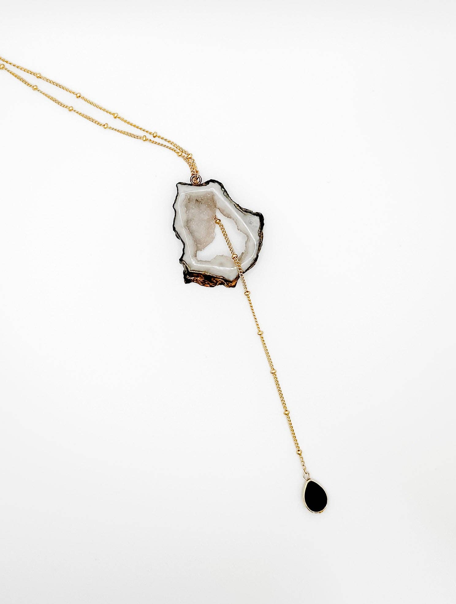 Moxie Collective (formerly Atonement Design) - Venta al por mayor Collares con colgantes/abalorios - Colgante largo de ágata con lágrima de ónix3