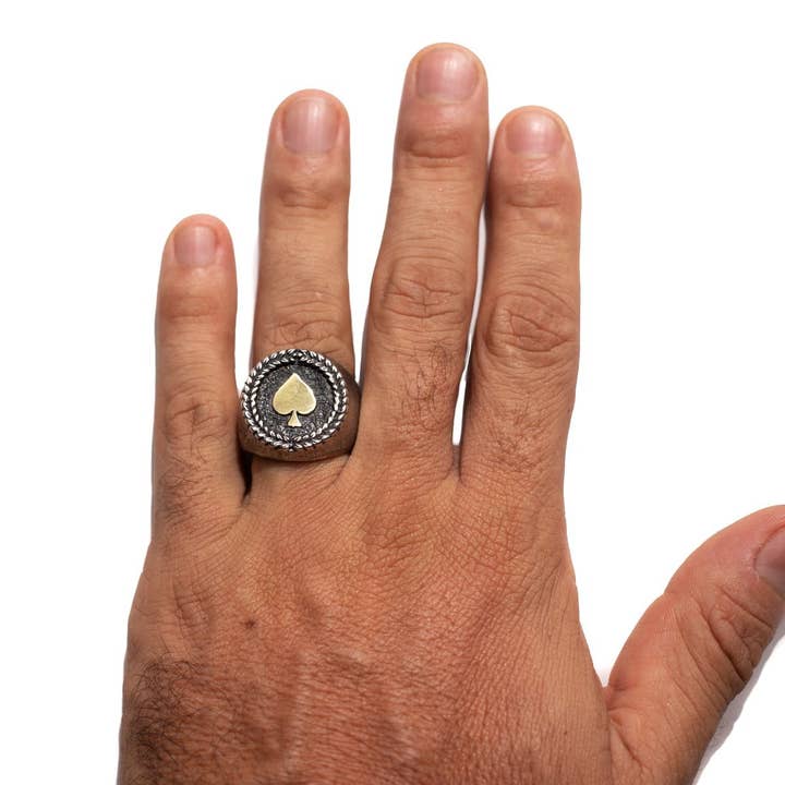 JewelryLab - Venta al por mayor Anillo de sello - Anillo de As de Picas - Plata de Ley 925 con Emblema de Latón