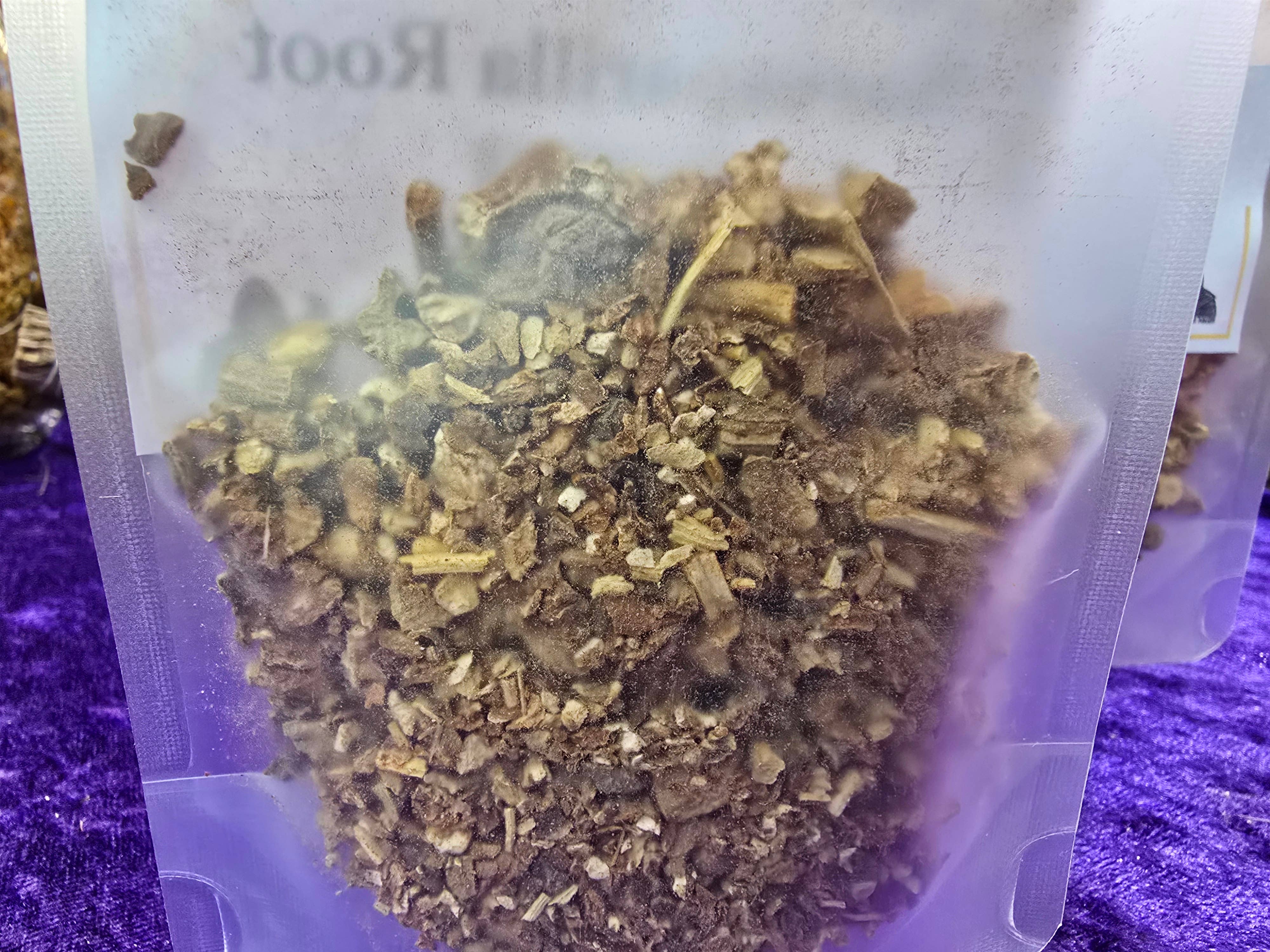 The Rouge and Raven - Venta al por mayor Hierbas - Raíz de zarzaparrilla hierba seca para uso espiritual1