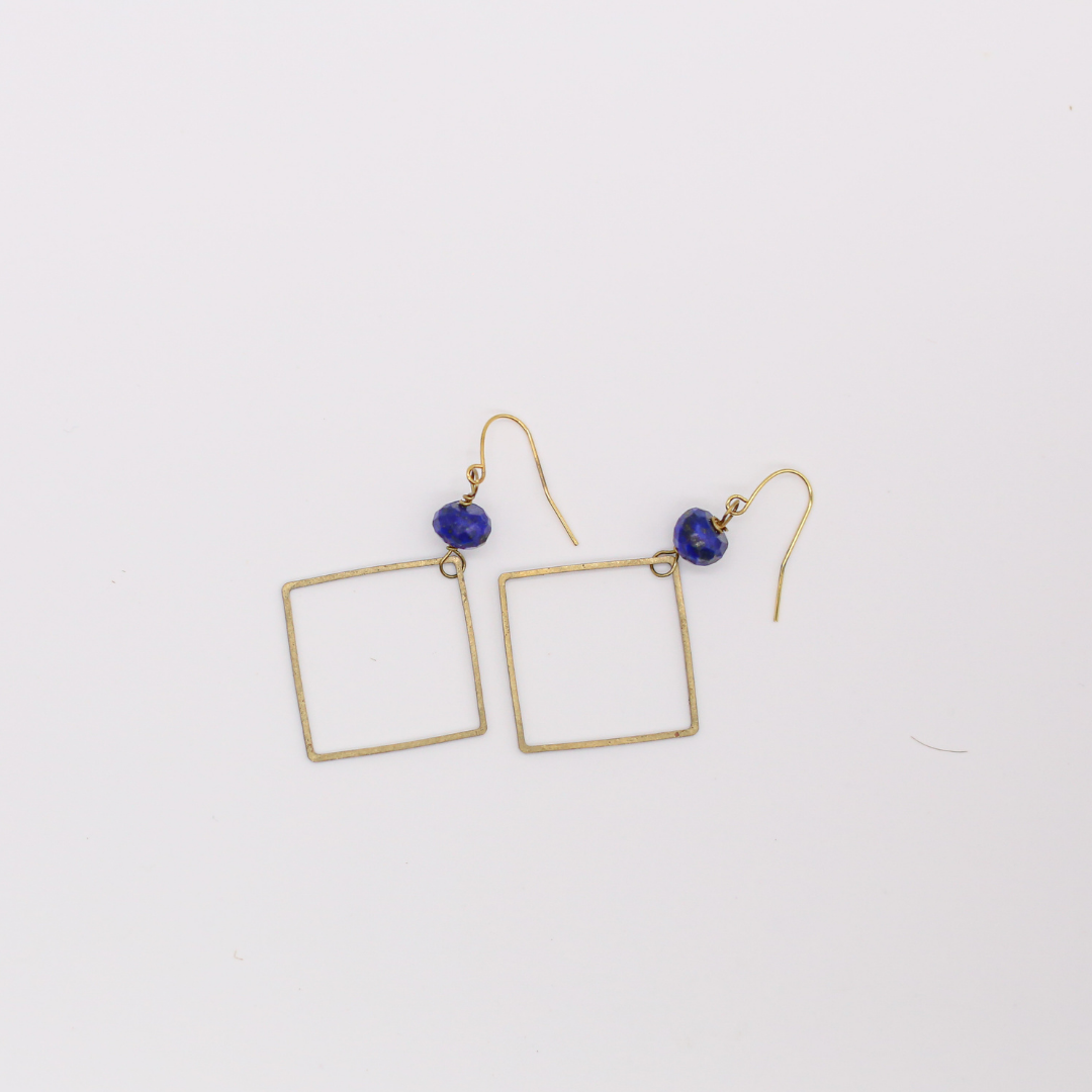 Seeds – Großhandel Ohrhänger – Julia-Ohrringe | Quadratische Anhänger aus Messing, echte Steinperlen4