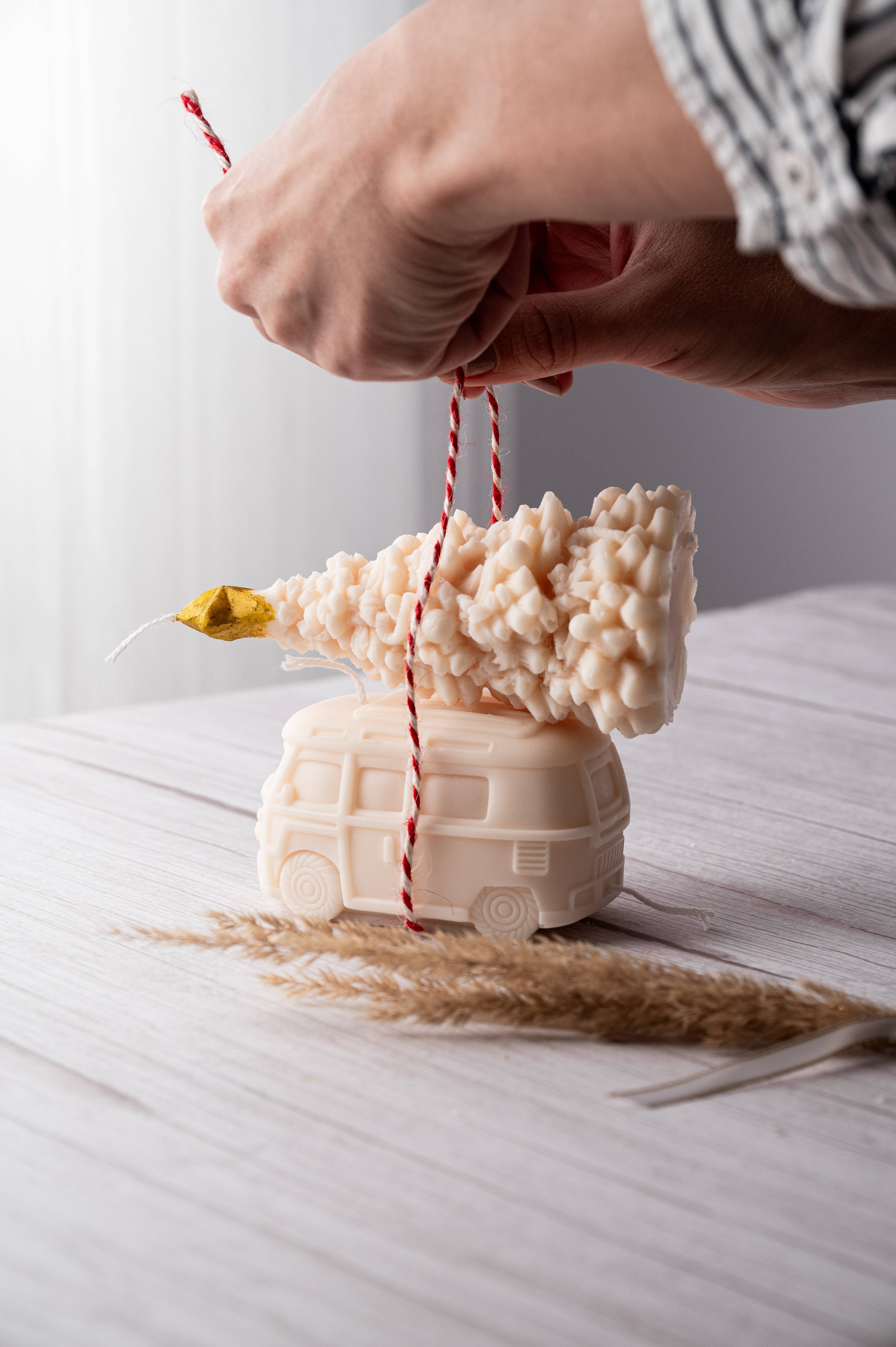 Allure CA - Wholesale Novelty Candle - Retro Bus Candle - Christmas Decor2