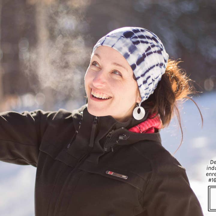 Tuque avec trou en bambou bleue et blanche for wholesale by Fol-Artists