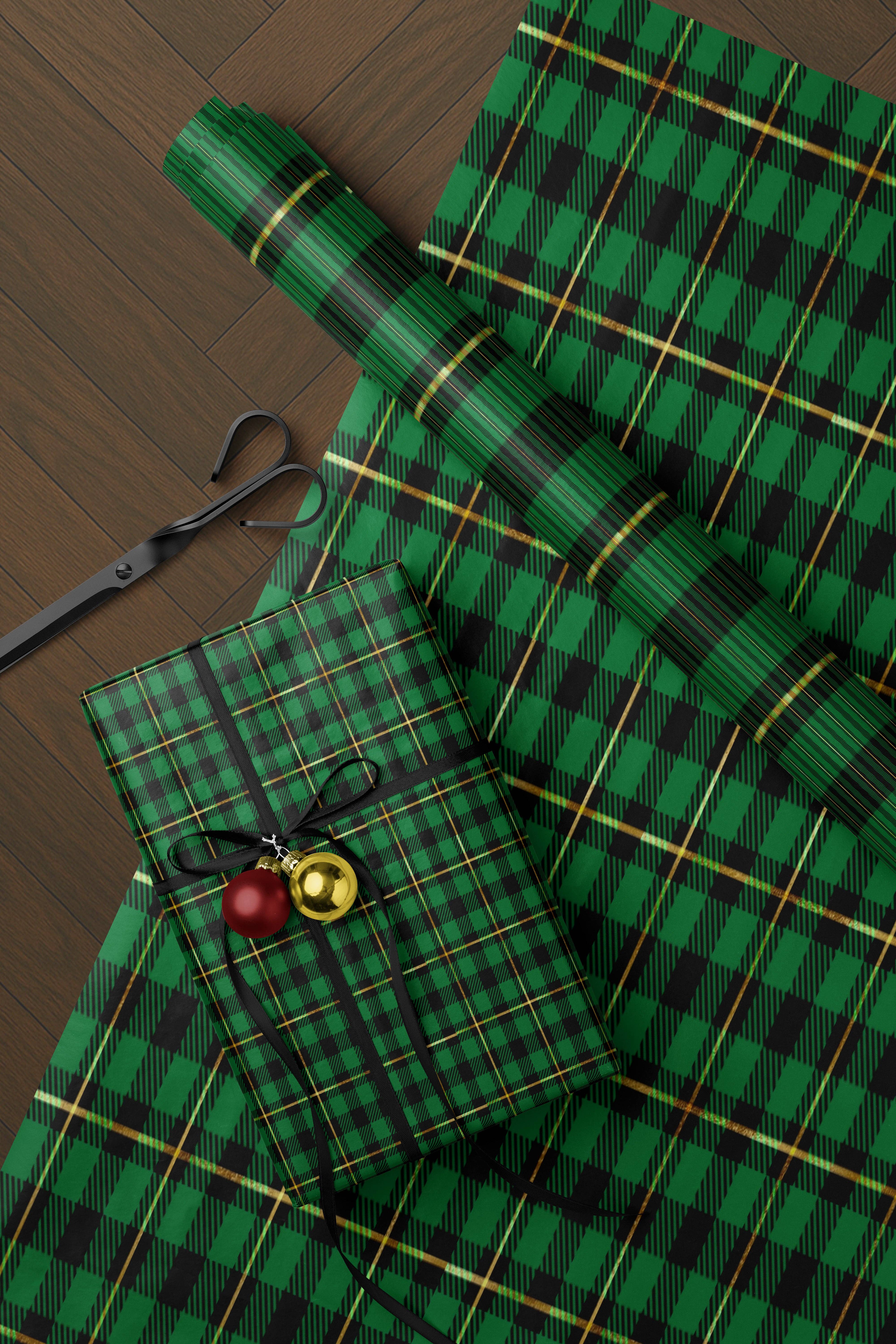 MagicMerchEmporium – wholesale Wrapping paper roll – Green and Black Tartan Wrapping Paper5