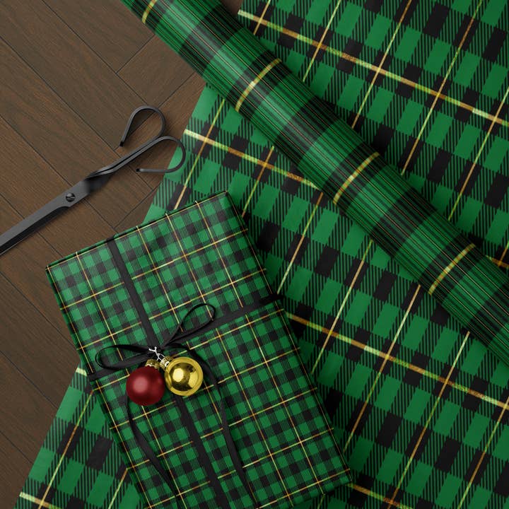 MagicMerchEmporium - Wholesale Wrapping Paper Roll - Green and Black Tartan Wrapping Paper5