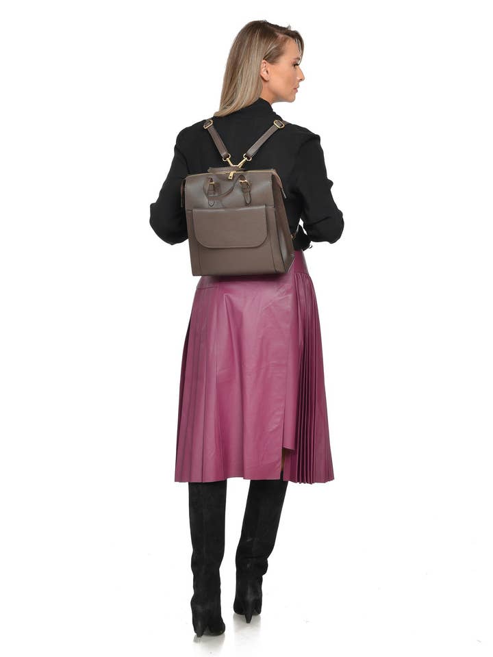 AW25 LV 102 TESTA MORO voor wholesale door Luisa Vannini