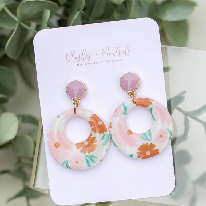 Sommarblommiga lerörhängen för wholesale av Blushes and Neutrals