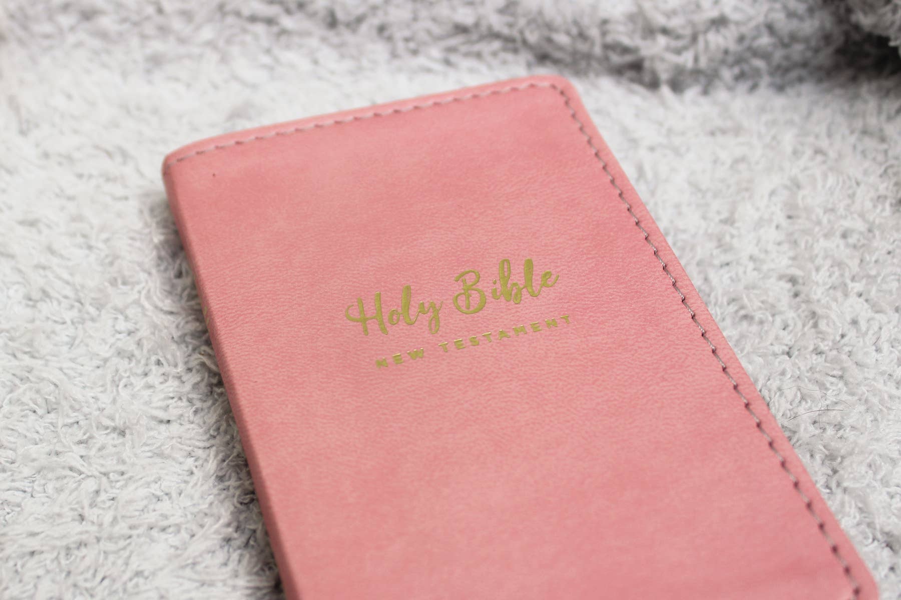 HarperCollins Christian Publishing - Wholesale Religion Book - NIV Tiny Testament Bible, New Testament Leathersoft Pink2