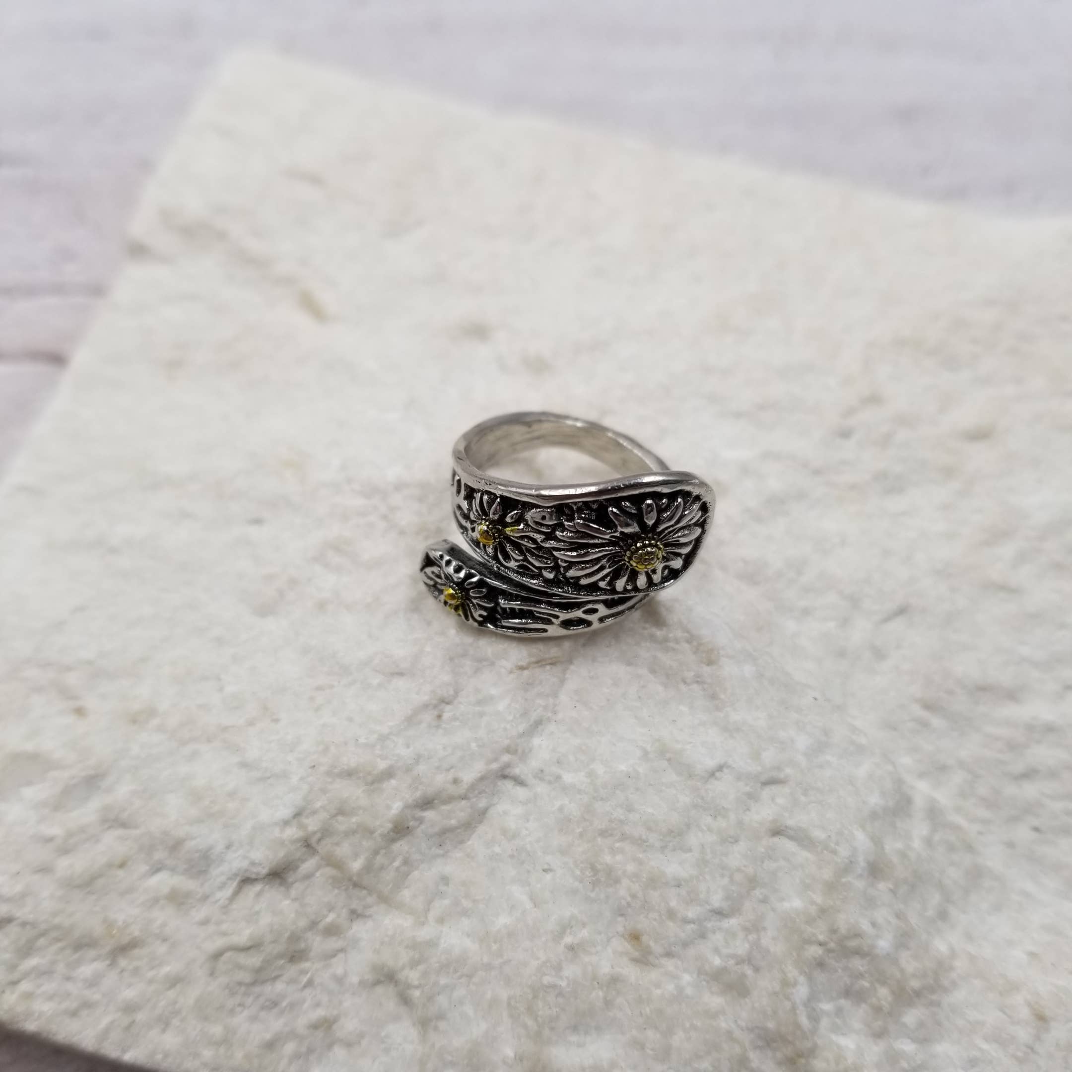 Treasure Wholesale – Engroshandel Båndring – Vintage sølv udskåret solsikkering0