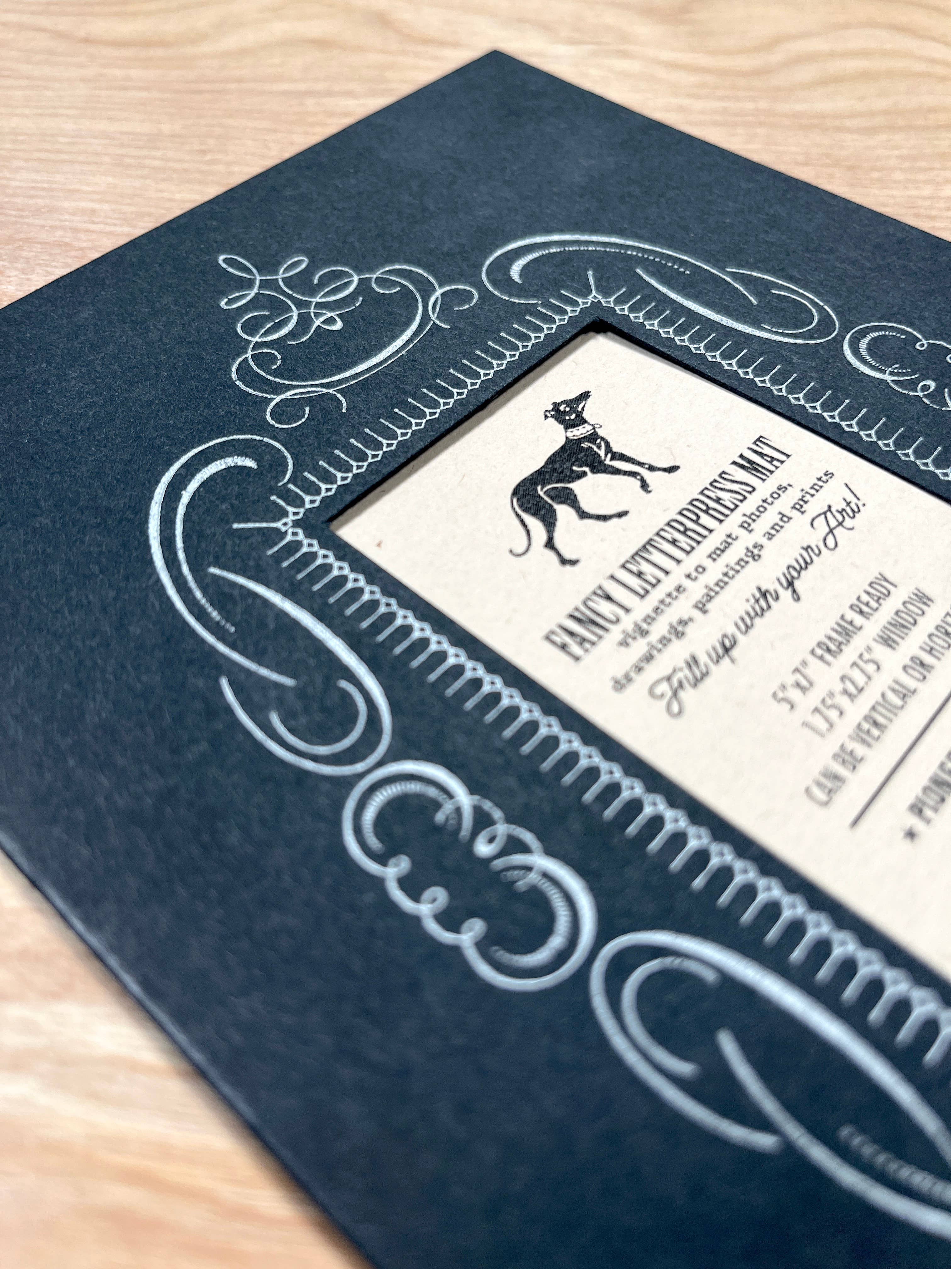 Pioneer House (formerly Yee-Haw) - Vente Cadres photos - Tapis typographique 5 « x 7" pour photos et œuvres d'art, 3 couleurs3