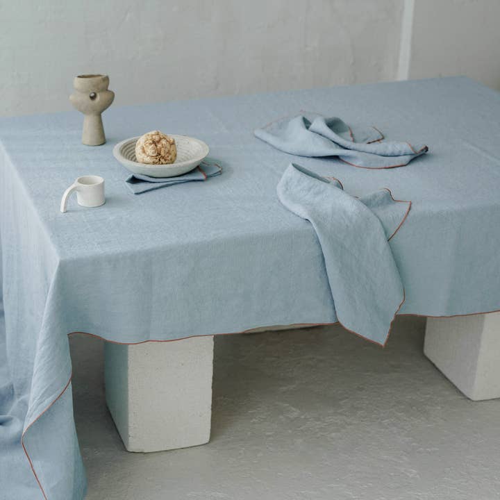 Tovaglia in lino con dettaglio a contrasto Lake Tonic-250x145cm per la vendita all'ingrosso da parte di dodesign