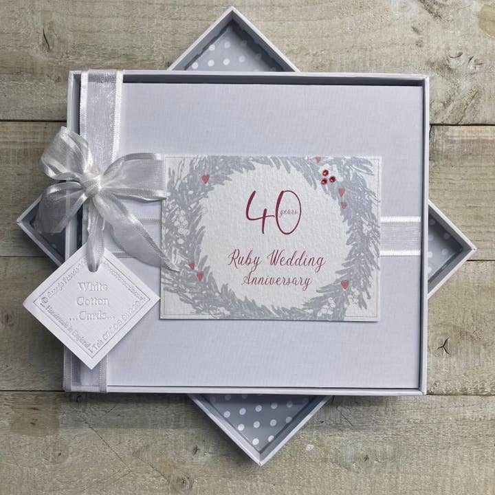 Couronne d'anniversaire du 40e anniversaire en rubis - Livre d'or (DG40-3) pour la vente par White Cotton Cards