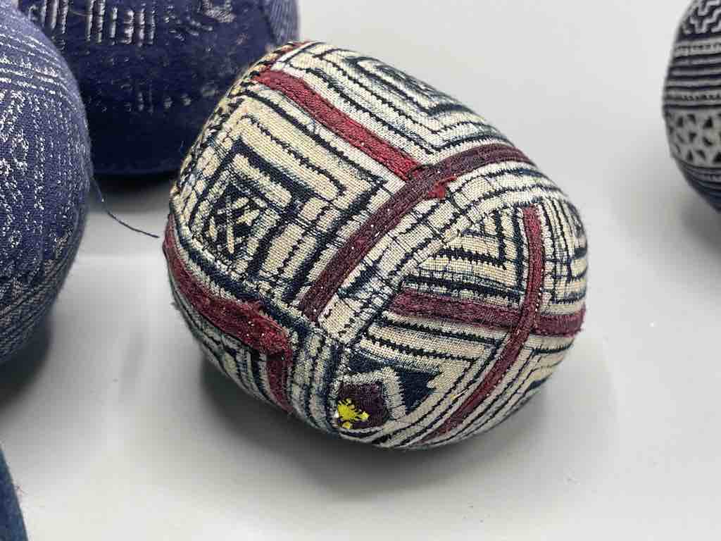 The Niger Bend - Vente Décorations de table - Boule en tissu vietnamienne vintage Hmong Tribal12