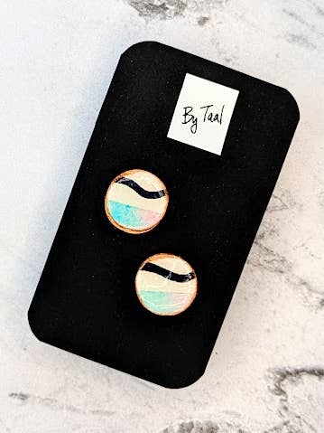 Blythe - Boucles d'oreilles légères et audacieuses pour la vente par By Taal