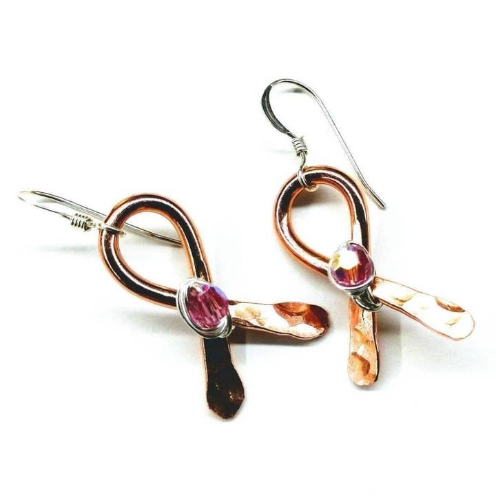 Boucles d'oreilles en cuivre pour sensibiliser au cancer du sein pour la vente par Alexa Martha Designs