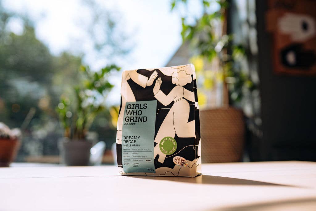 Girls Who Grind Coffee - Venta al por mayor Café en grano - Granos de café descafeinado Dreamy Decaf de Racafe Crecer, Colombia8