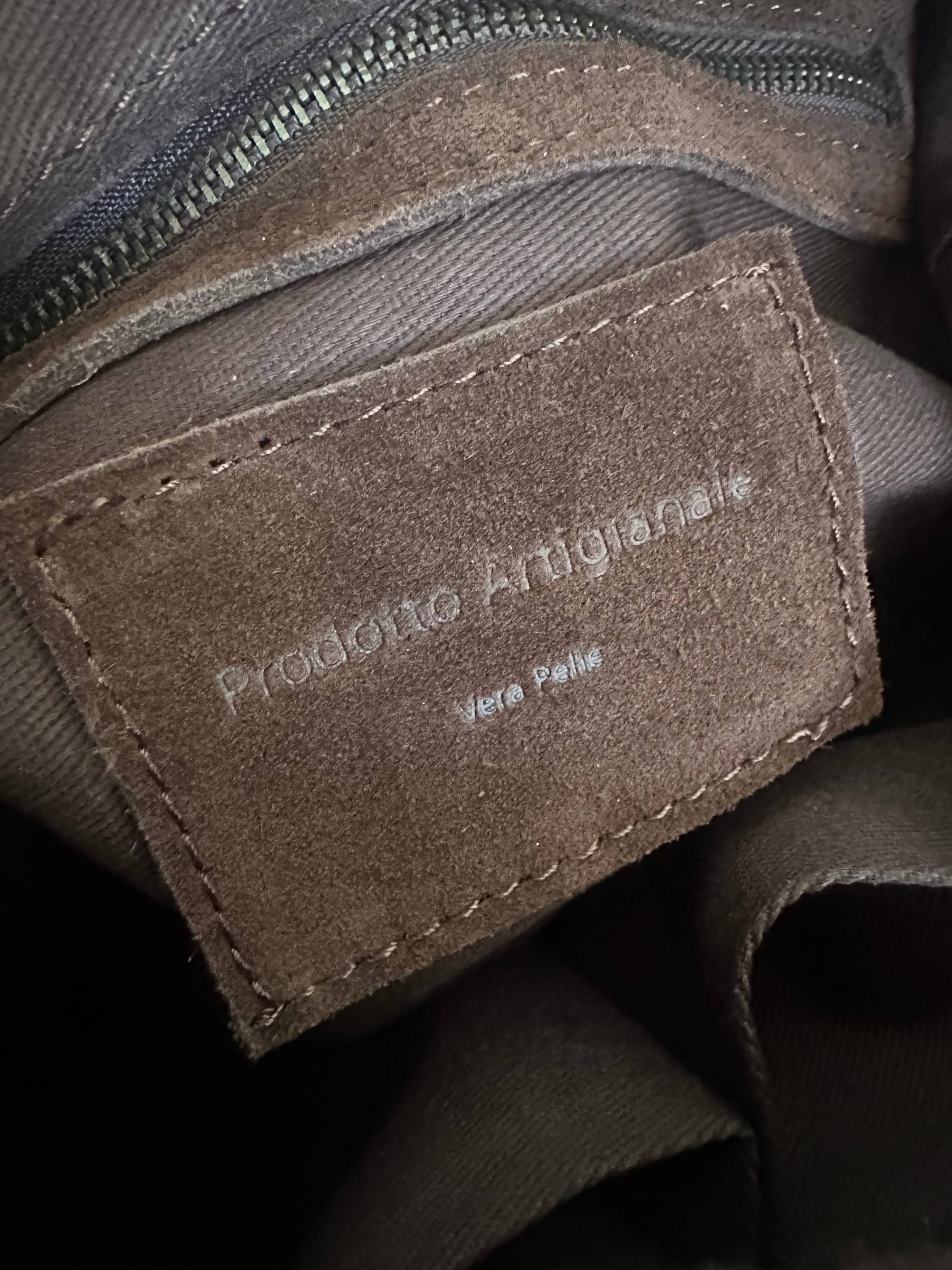 Zhade – Großhandel Schultertasche – Damen – ROSY SMALL Schultertasche aus Wildleder8