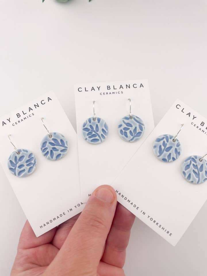 Colgantes Round Leaf de color azul cielo para venta al por mayor de Clay Blanca