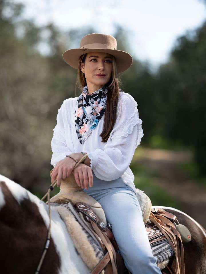 Bandana Magnética Vintage Black Flow**Edição Limitada** por atacado de Elevated Equestrian
