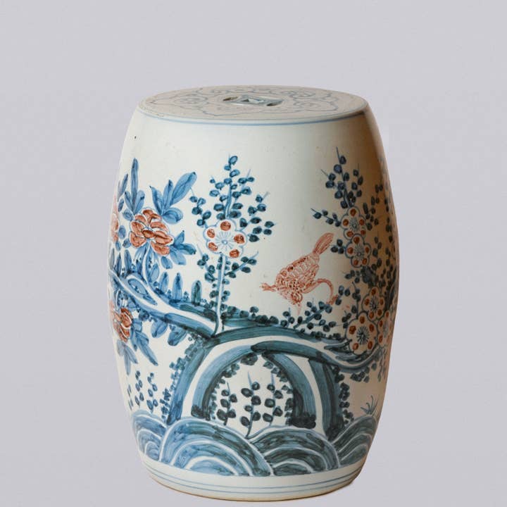 Seduta da giardino in porcellana rossa e blu con uccelli e fiori per la vendita all'ingrosso da parte di Cobalt Guild