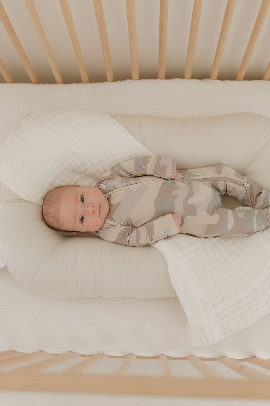 Forever French Baby - Wholesale Slaappak - Baby - Bamboe Rits Pyjama | Camouflage13