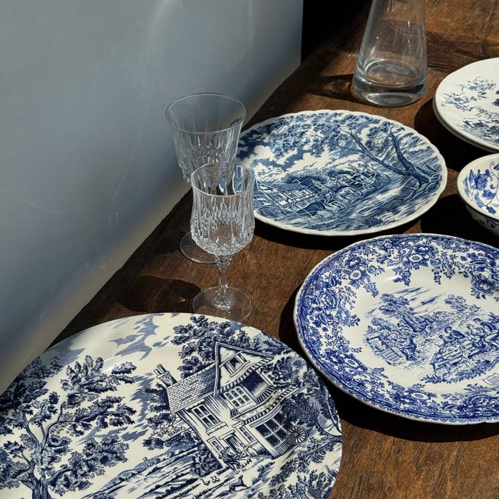 Office Objets - Wholesale Dinner plate - A large English flat plate with blue decoration6