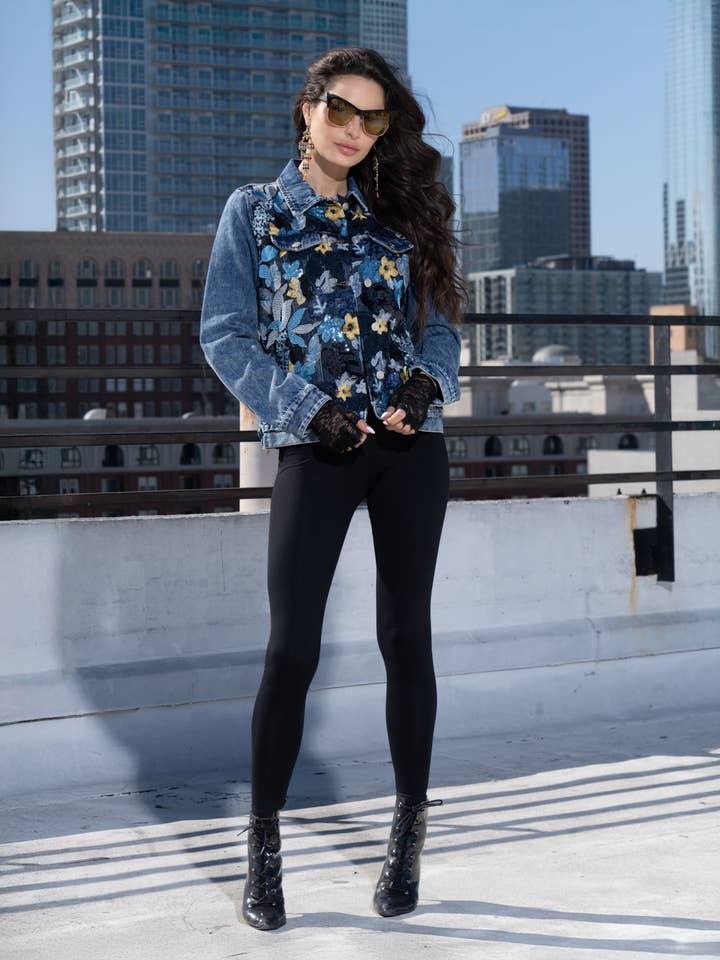 BS2540 JEANSJACKE MIT PAILLETTENSTICKEREI für den Großhandel von Adore